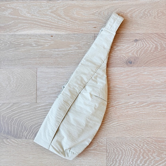 UNIQLO U Unisex Crossbody Bag in Beige - Picture 5 of 9